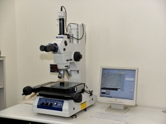 試験用顕微鏡の写真